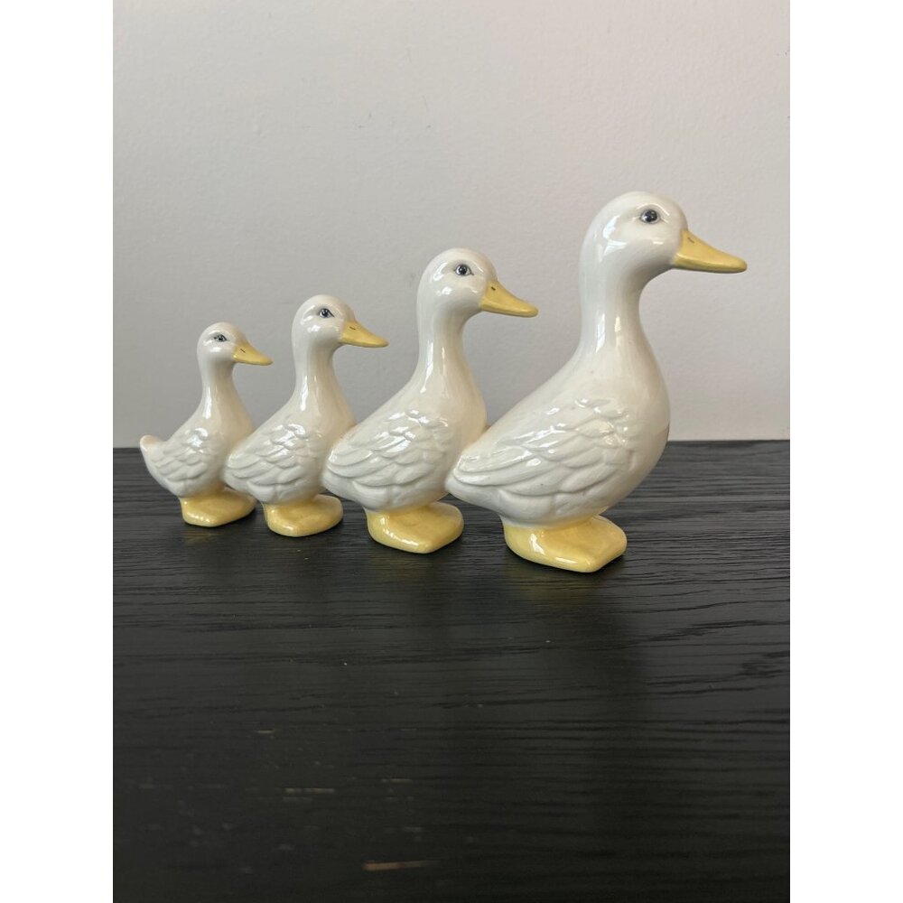 VTG Ceramic Duck Figurine Mama Duck and Ducklings Yellow Feet/Beaks Farmhouse